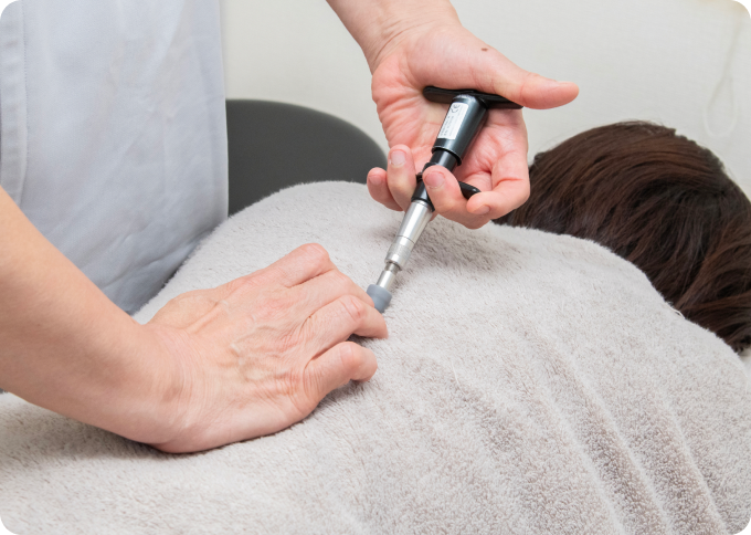 原因の場所を特定し、背骨・骨盤をピンポイントで整える