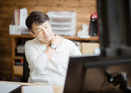 肩こりの原因は「首・肩」だけではない